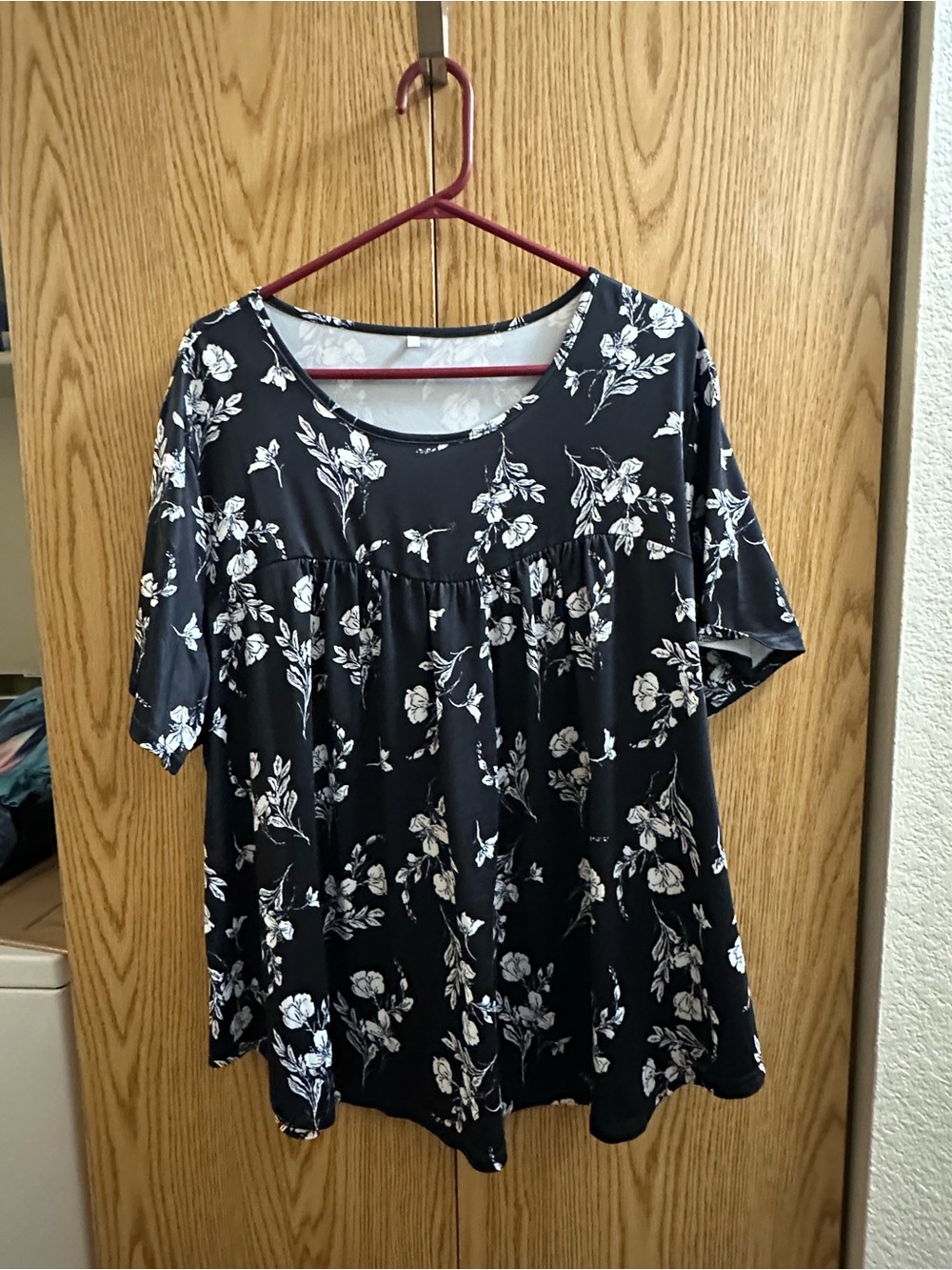 Black Floral Short-Sleeve Women's Top